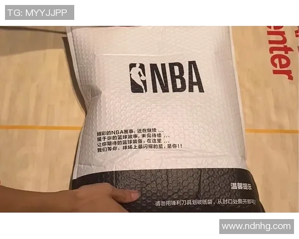 足球明星亲自开盲盒揭秘稀有球衣与签名球鞋的惊喜体验